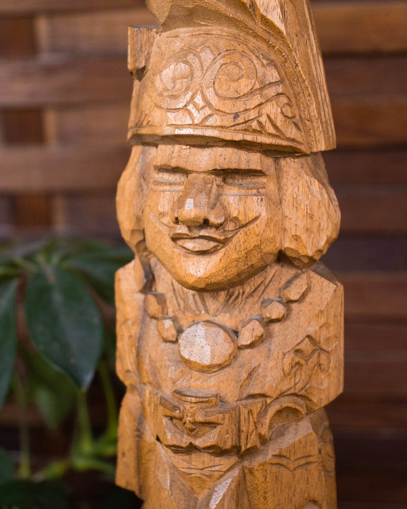 木彫り人形「チューバを吹く男 」A wood carving doll