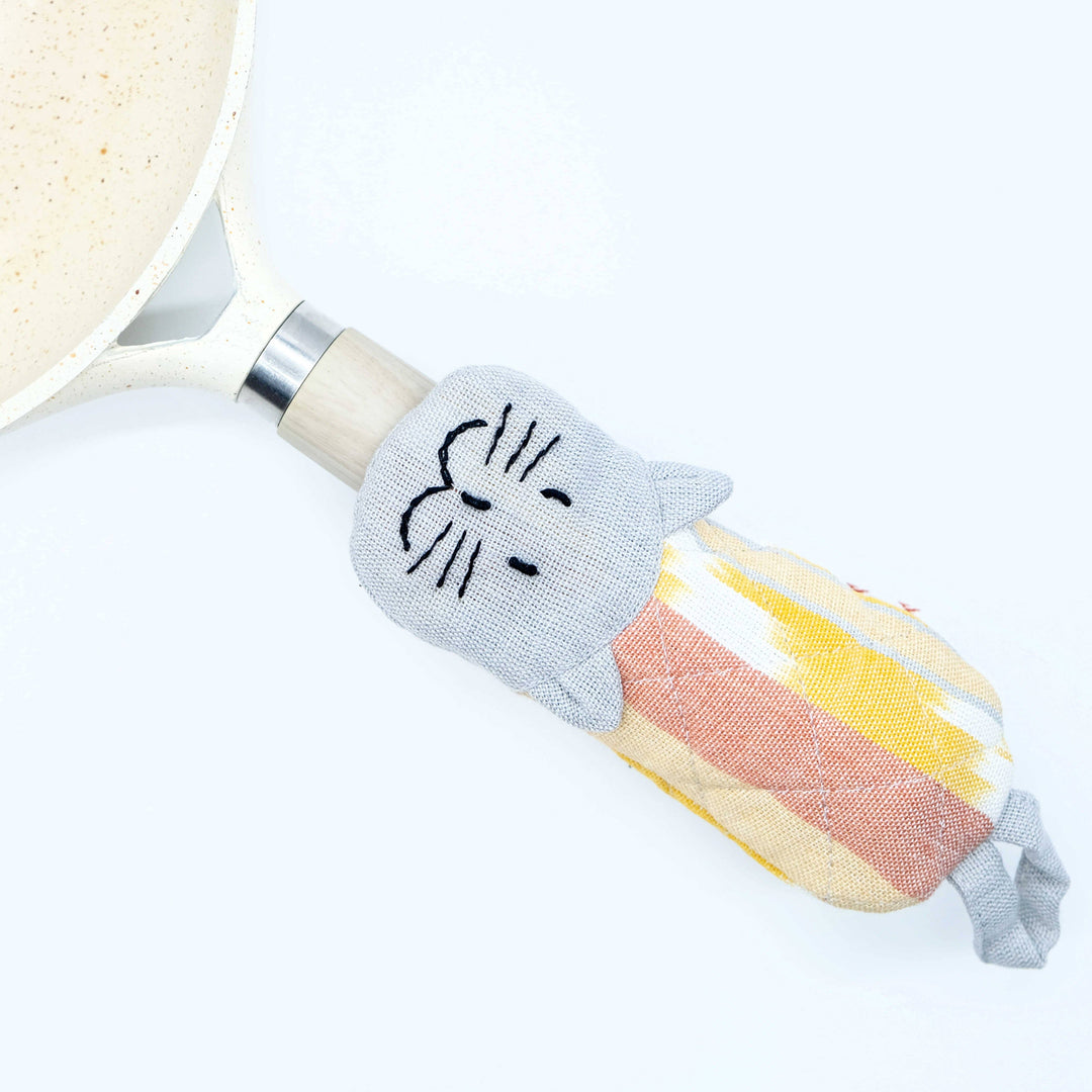 Upavim, Cat Skillet Handle Holder