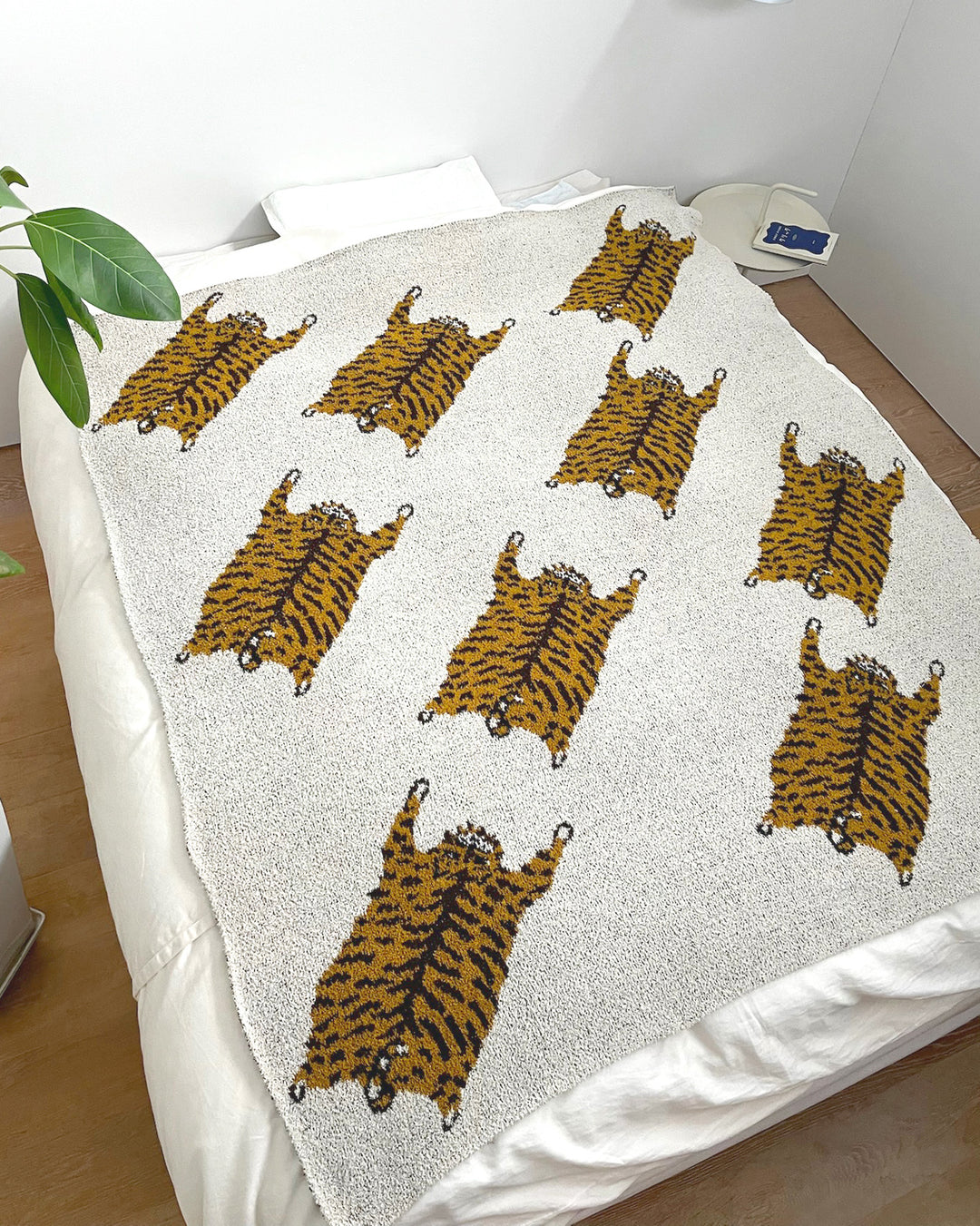 Momonga, Knitted Blanket, Tiger