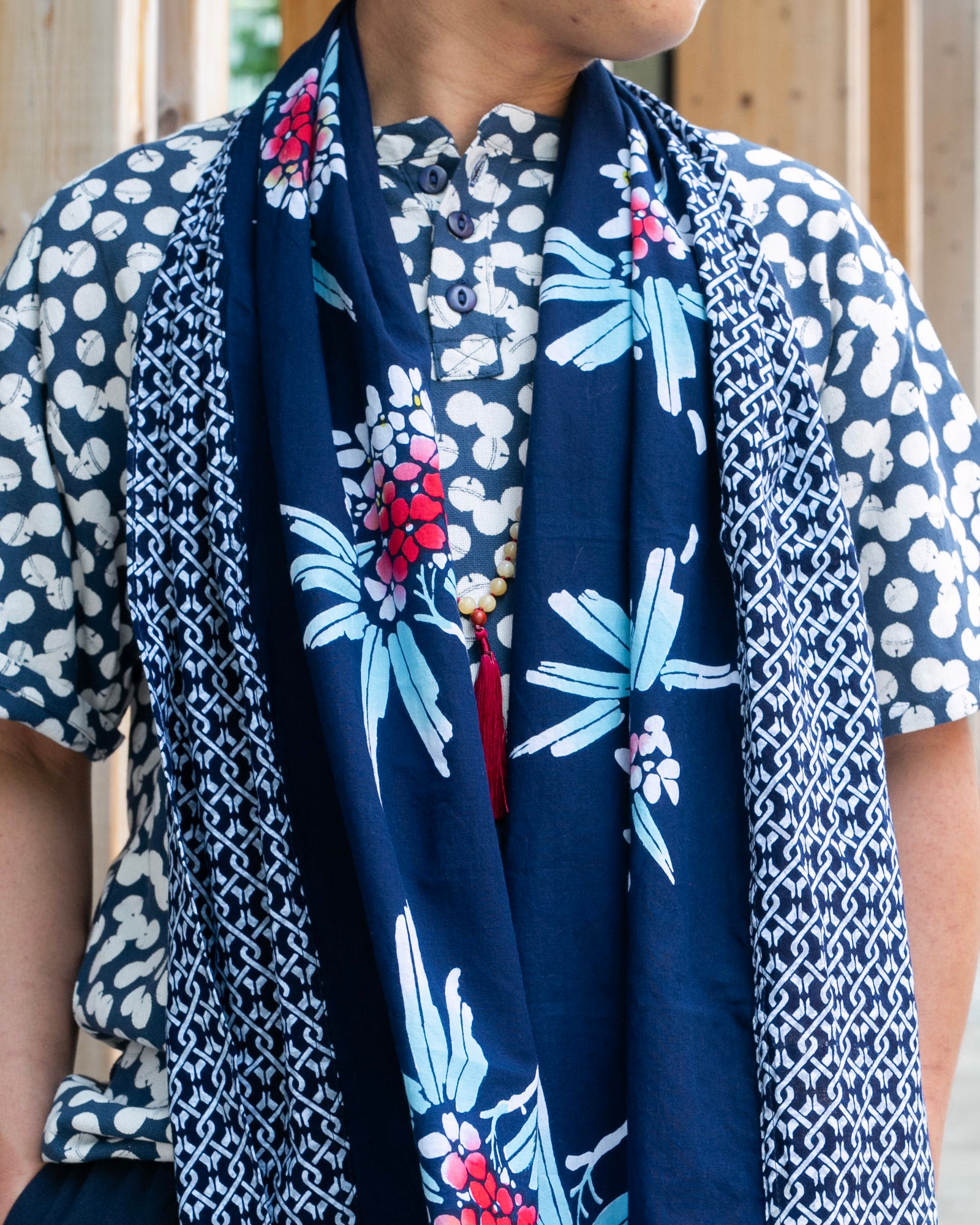 Kiriko Original Scarf, Split Yukata, Wide, Navy with Shima and Red Hydrangeas