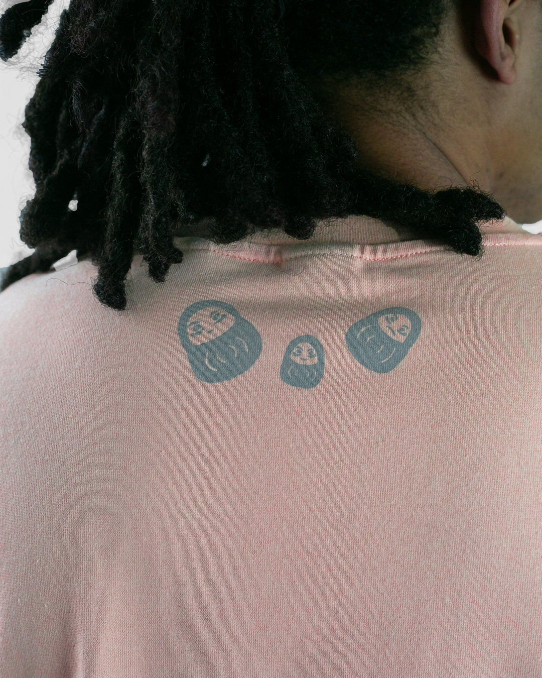 Kiriko Original Tee, Printed Daruma, Pink with Grey