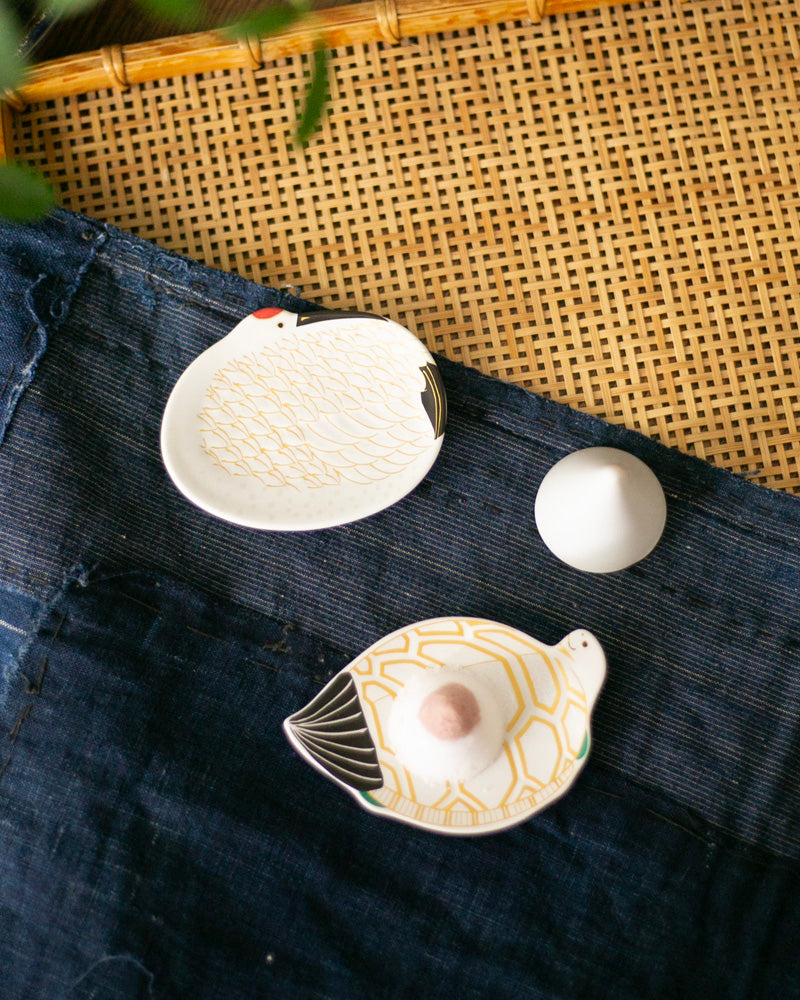 Kouraku Kiln Medium Plate with Morijio Mold, Tsuru and Kame Set
