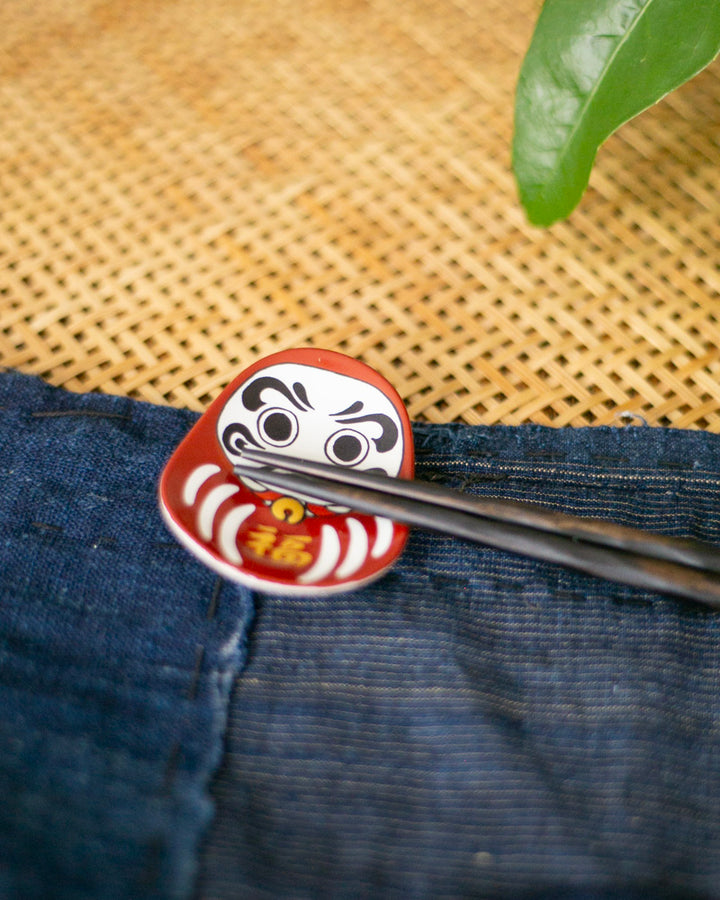 Kouraku Kiln Chopstick Rest, Daruma