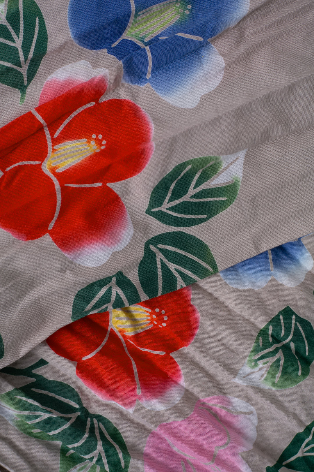 Kiriko Original Scarf, Kiji, Yukata, Shima Light Gray with Sky Blue, Pink, and Red Flowers