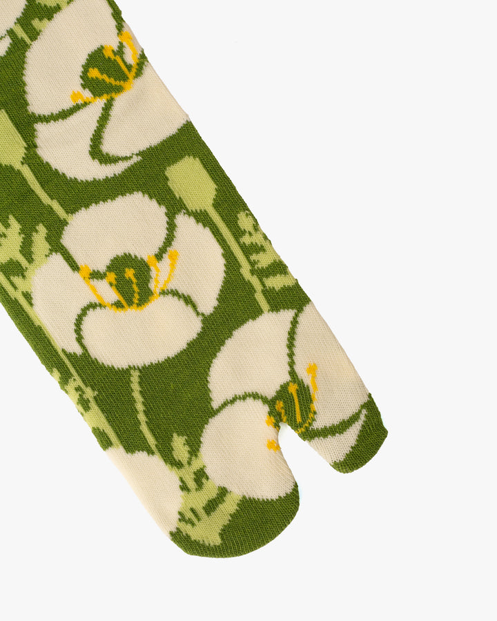 Kurochiku, Tabi Socks, Crew, Green with White and Yellow Flowers- S/M