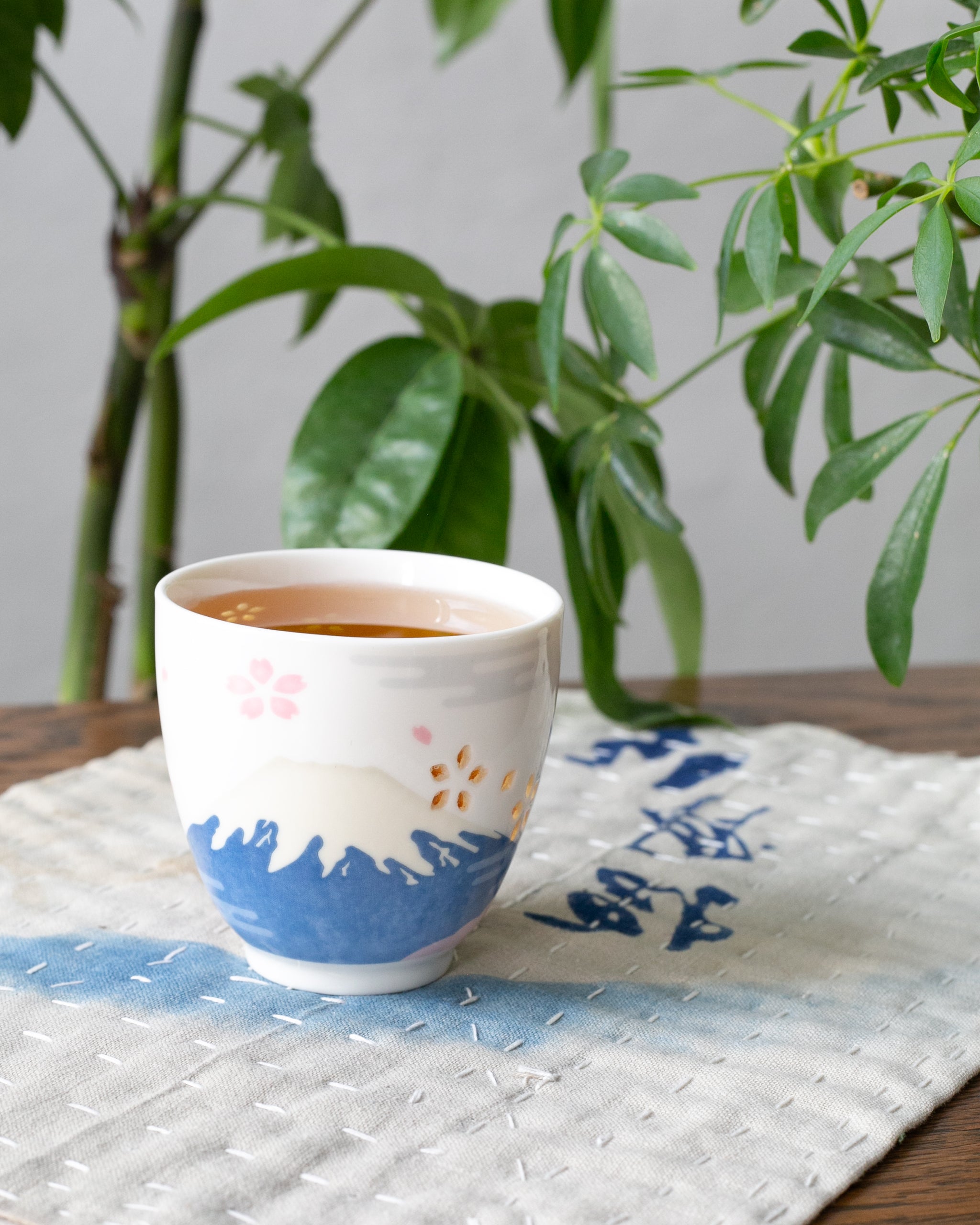 See Through Color Tea Cup, Mount Fuji, Arutha – Kiriko Made