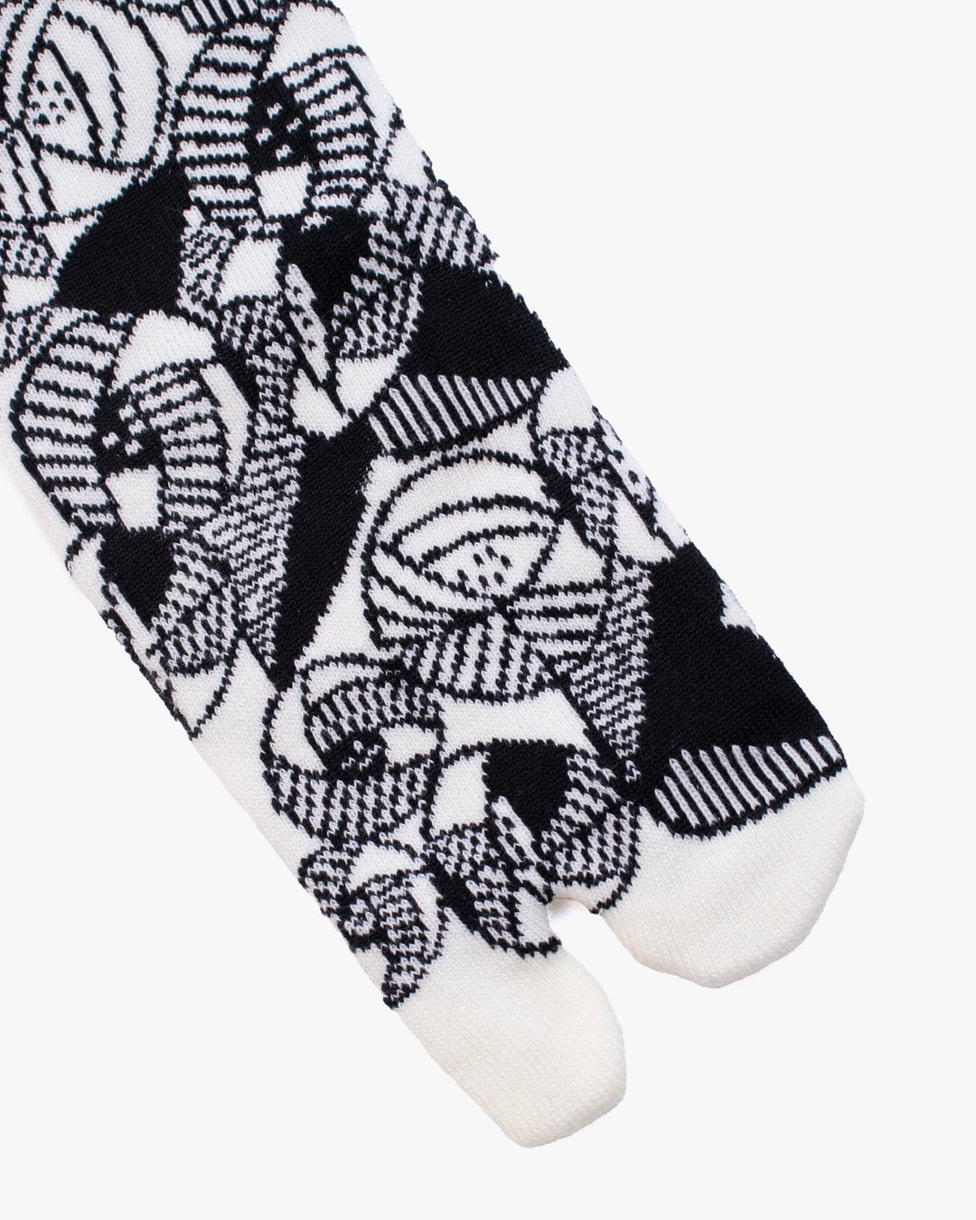 Kurochiku, Tabi Socks, Crew, White and Black Flowers (S/M)