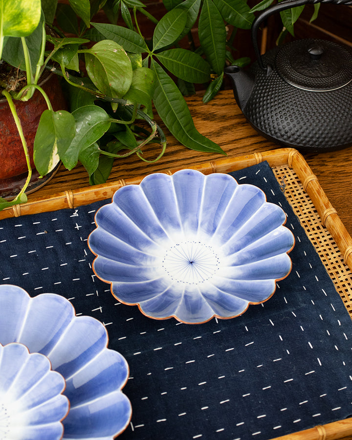 Gyokuyu, Plate, Hasamiyaki Kiku Mon (Chrysanthemum)