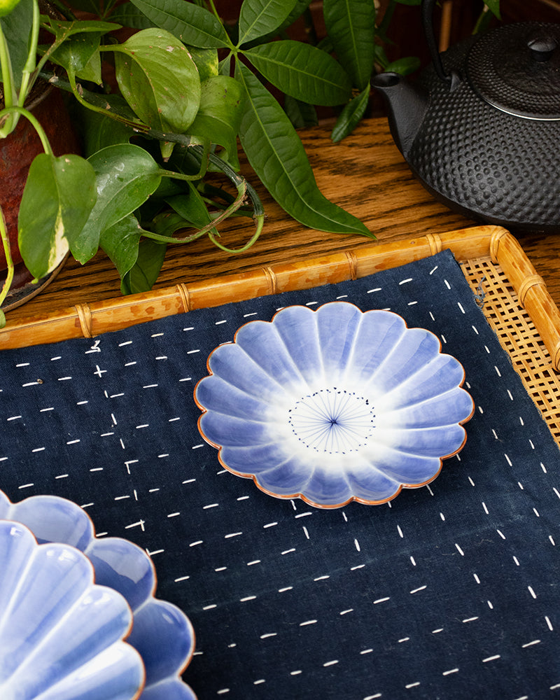 Gyokuyu, Plate, Hasamiyaki Kiku Mon (Chrysanthemum)