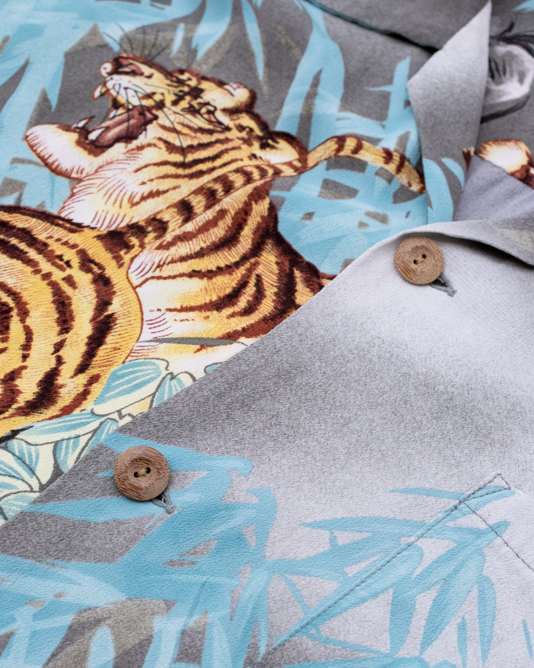 Japanese Repro Shirt, Short Sleeve Aloha Shirt, L, Toyo Enterprises, Tigers and Bamboo on Grey