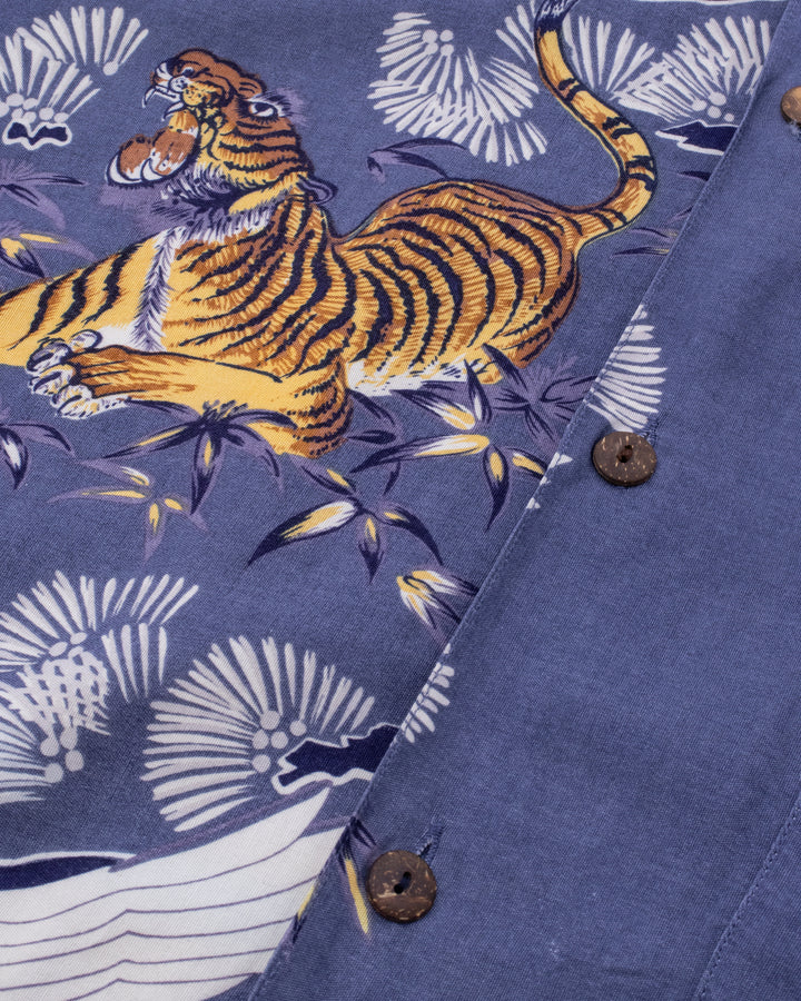 Japanese Repro Shirt, Short Sleeve Aloha Shirt, L, Jungle Storm, Tiger and Eagle on Blue