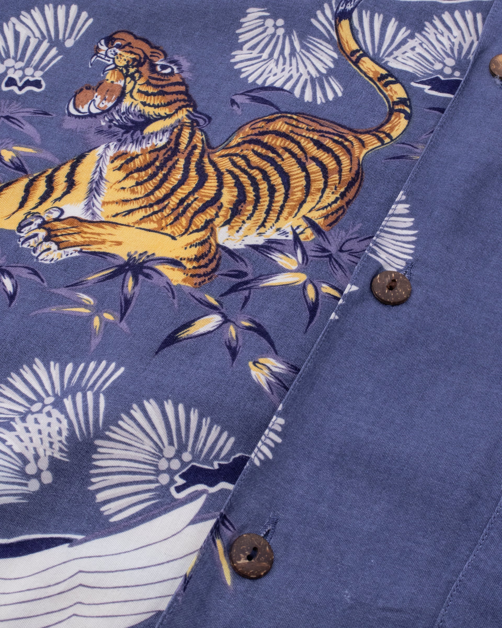 Japanese Repro Aloha Shirt, L, Jungle Storm, Tiger and Eagle on
