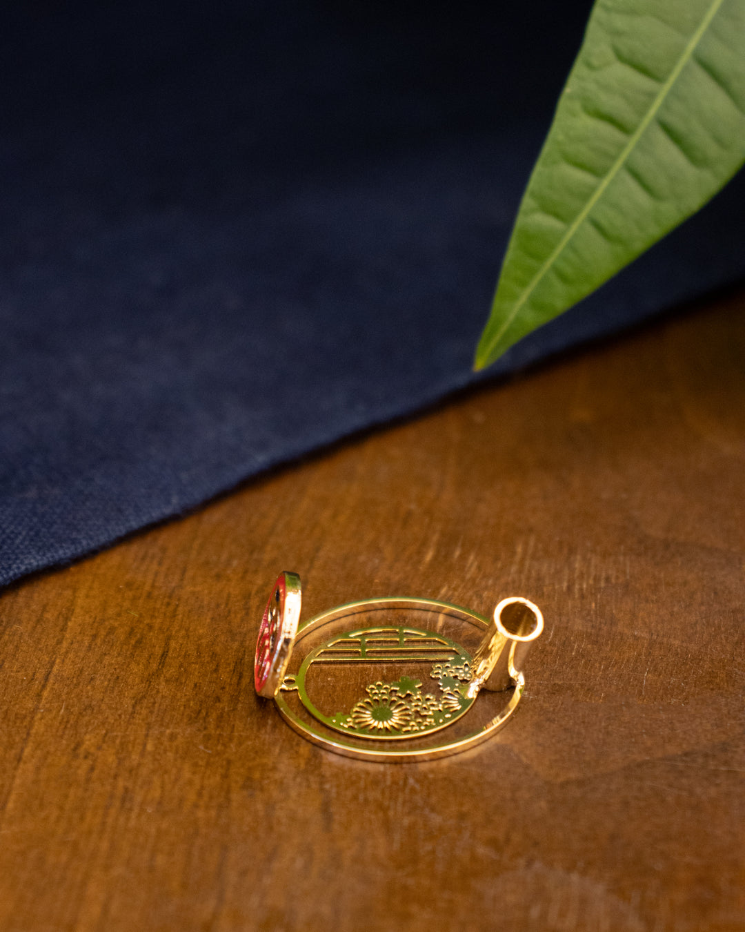 Wa Modern, Incense Holder, Traditional Symbols