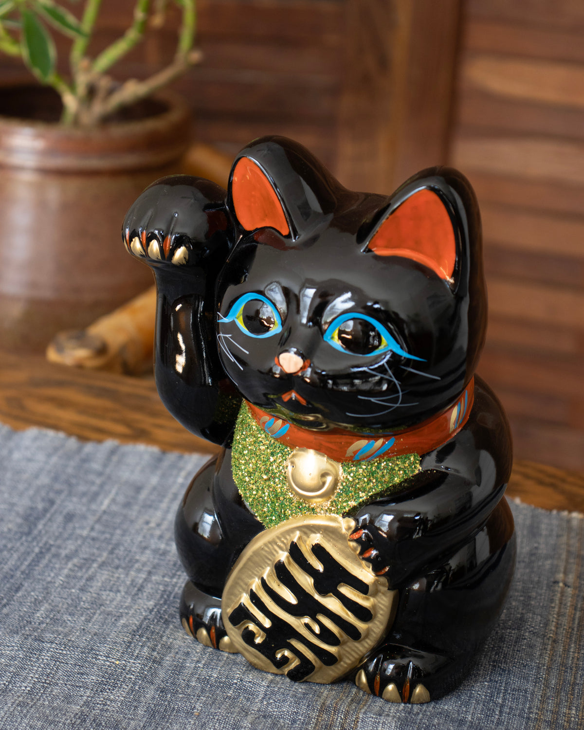 Maneki Neko, Ichiyama, Right Paw, Kuro (Black) No.6