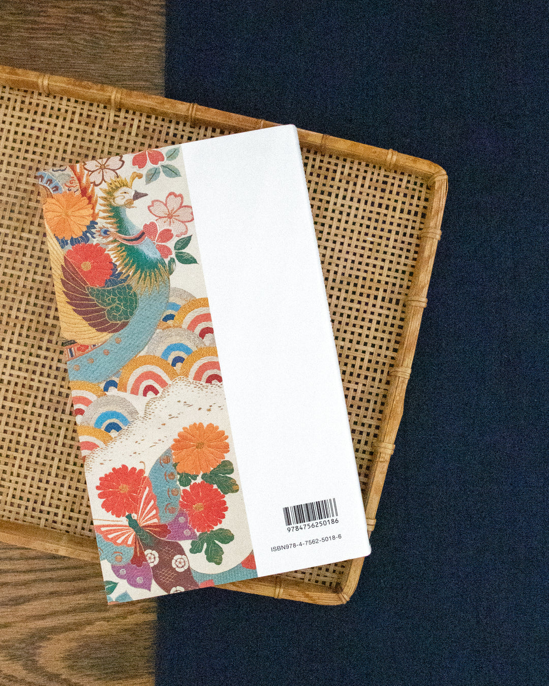 ENG/JPN: Kimono and the Colors of Japan: Kimono Collection of Katsumi Yumioka