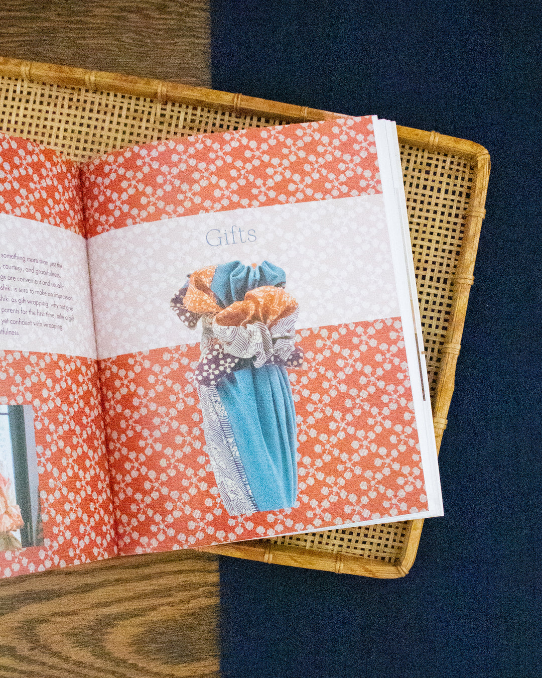 ENG: Wrapping with Fabric: A Guide to Furoshiki