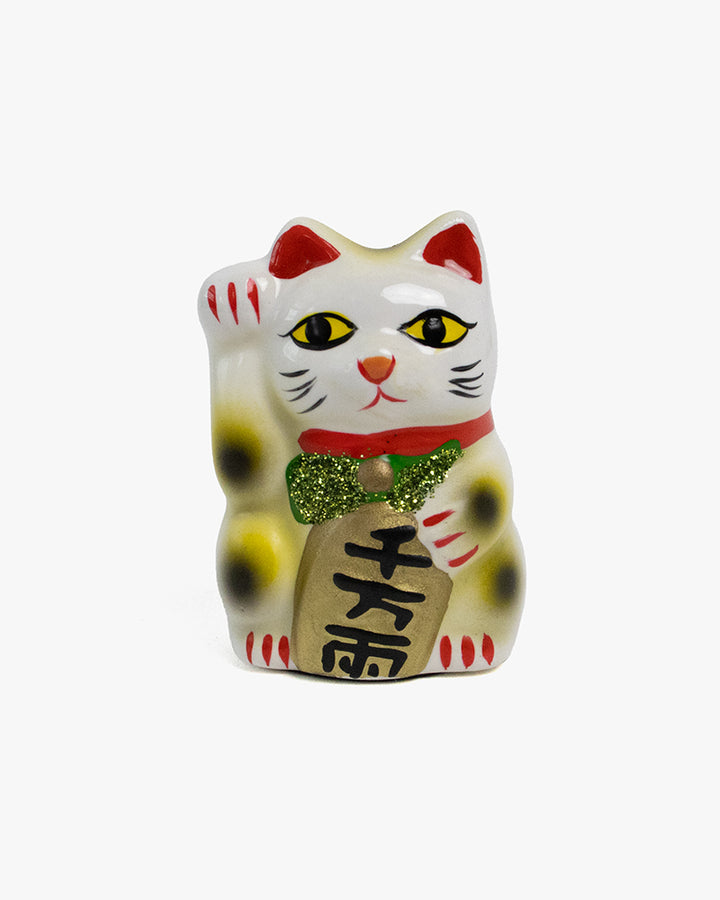 Manekineko Figurine, Urban Tokyo