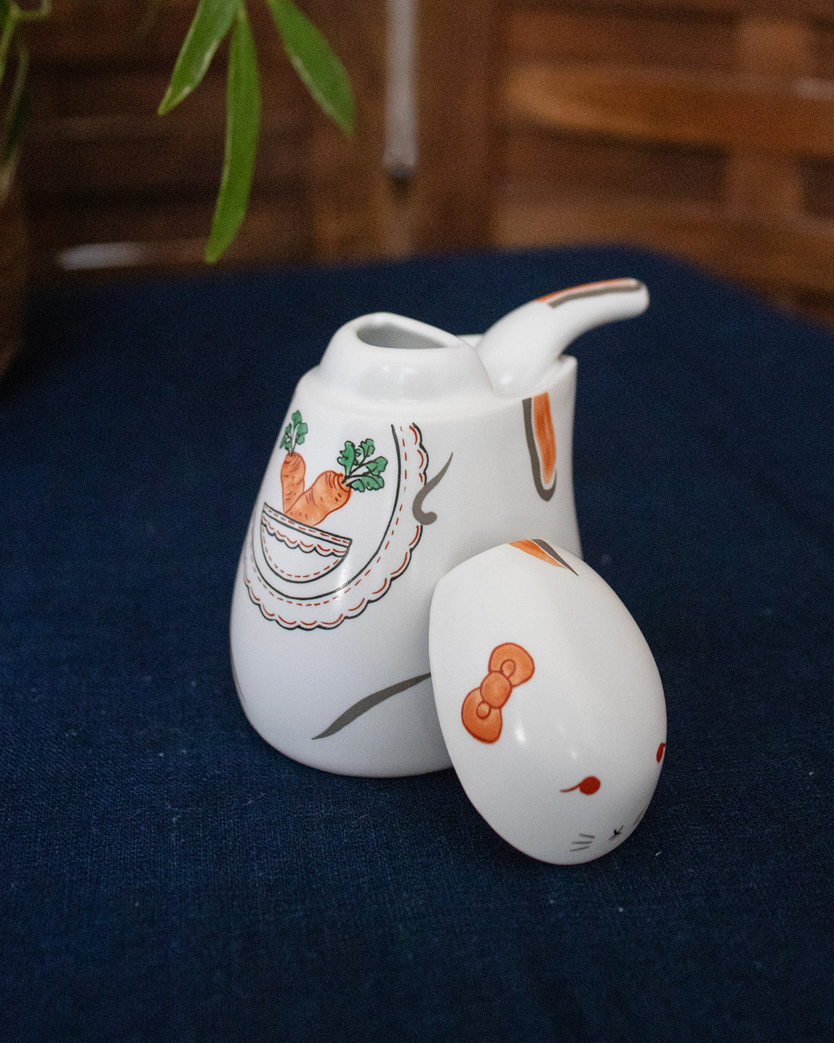 Kouraku Kiln Soy Sauce Dispenser, Small Apron Usagi