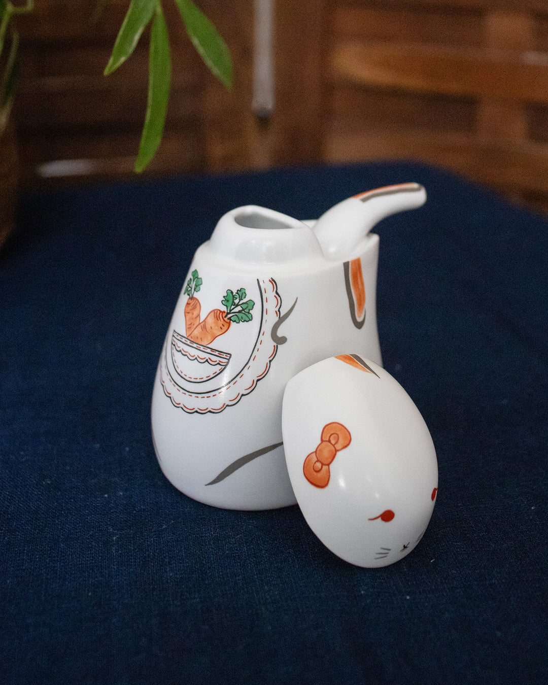 Kouraku Kiln Soy Sauce Dispenser, Small Apron Usagi