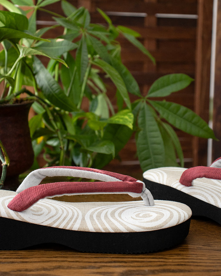 Yamato Kobo, Setta Sandals, Beige and White Swirl with Red Hanao