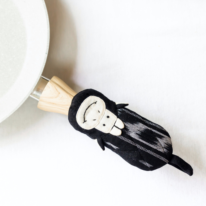 Upavim, Cow Skillet Handle Holder
