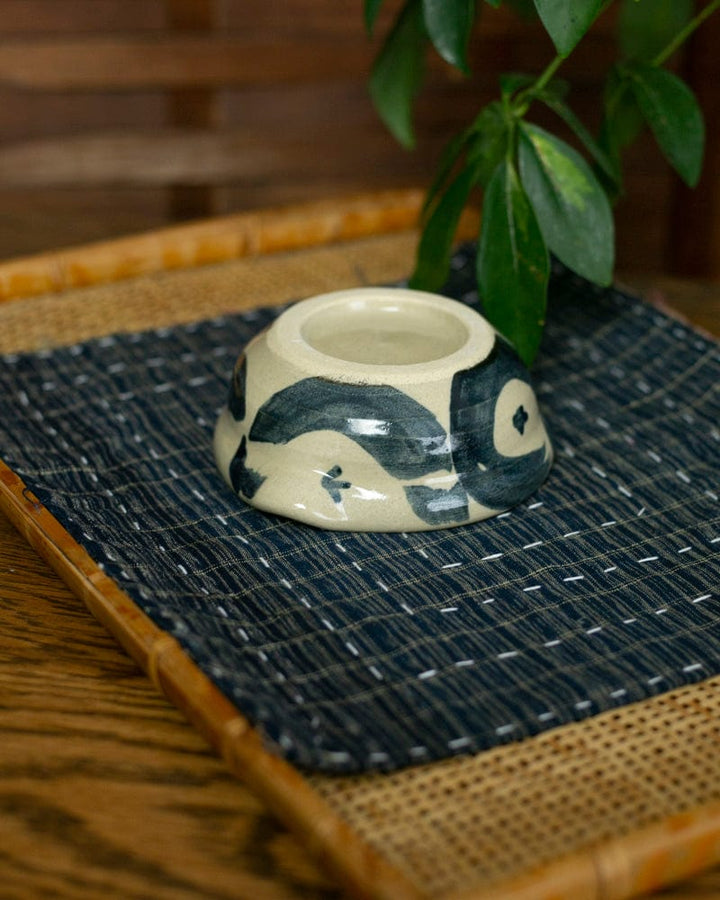 Mashiko-Yaki Dish with Spout, White and Navy