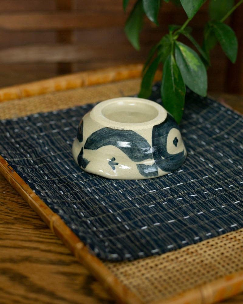 Mashiko-Yaki Dish with Spout, White and Navy