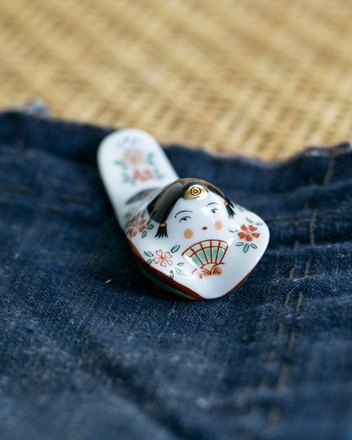 Kouraku Kiln Chopstick Rest, Empress