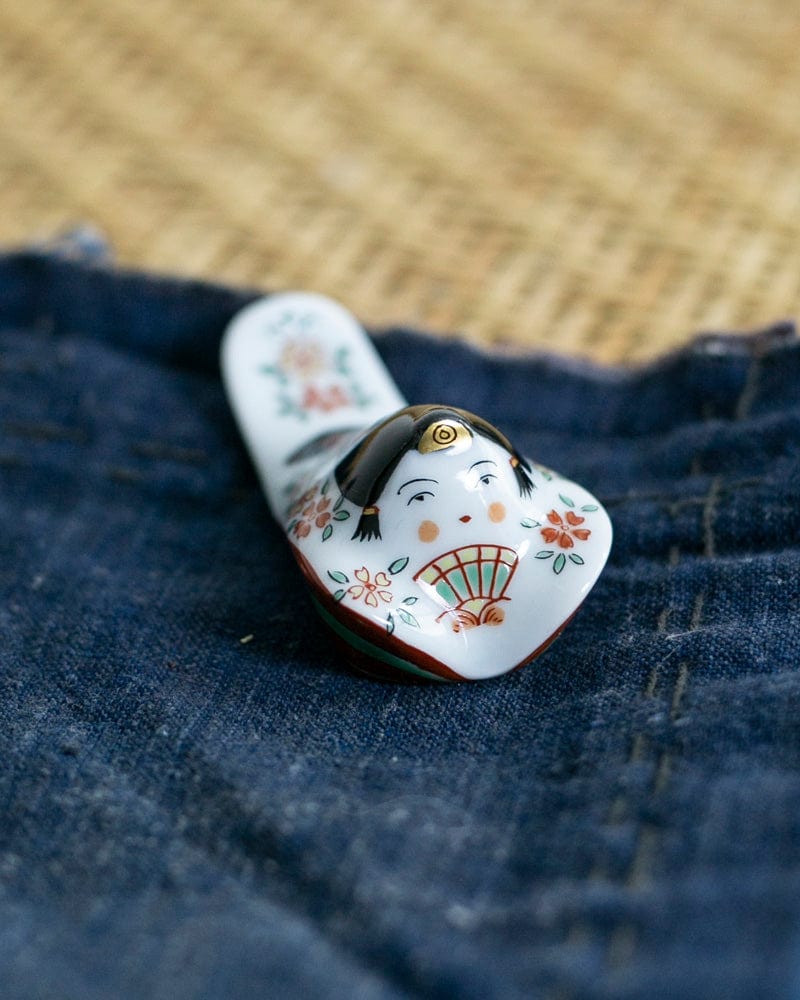 Kouraku Kiln Chopstick Rest, Empress