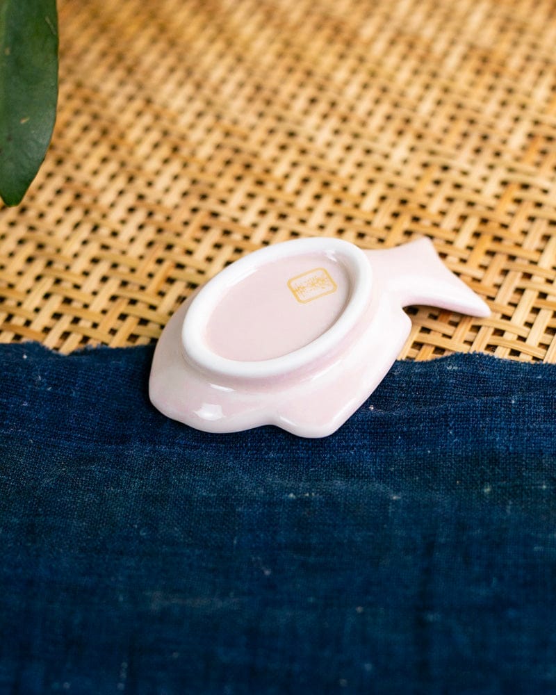 Kouraku Kiln Chopstick rest, Pink Tai Fish
