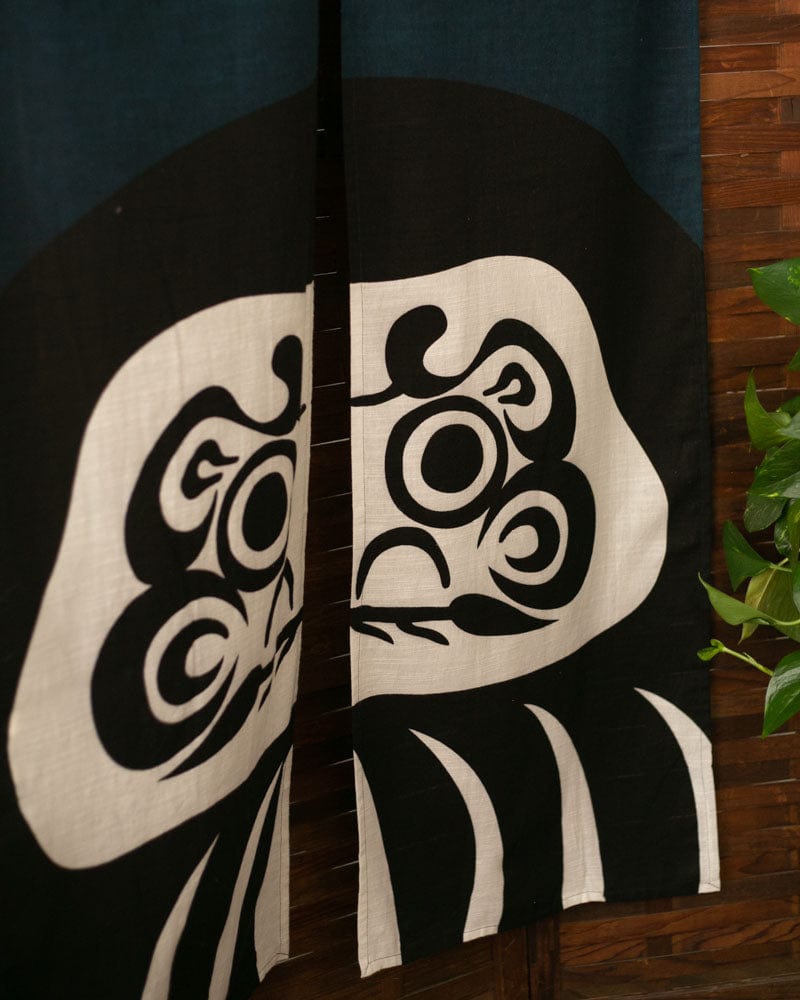 Noren, Black Daruma