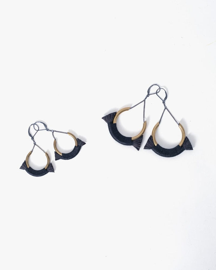 Boet Earrings, Crest, Black with Charcoal