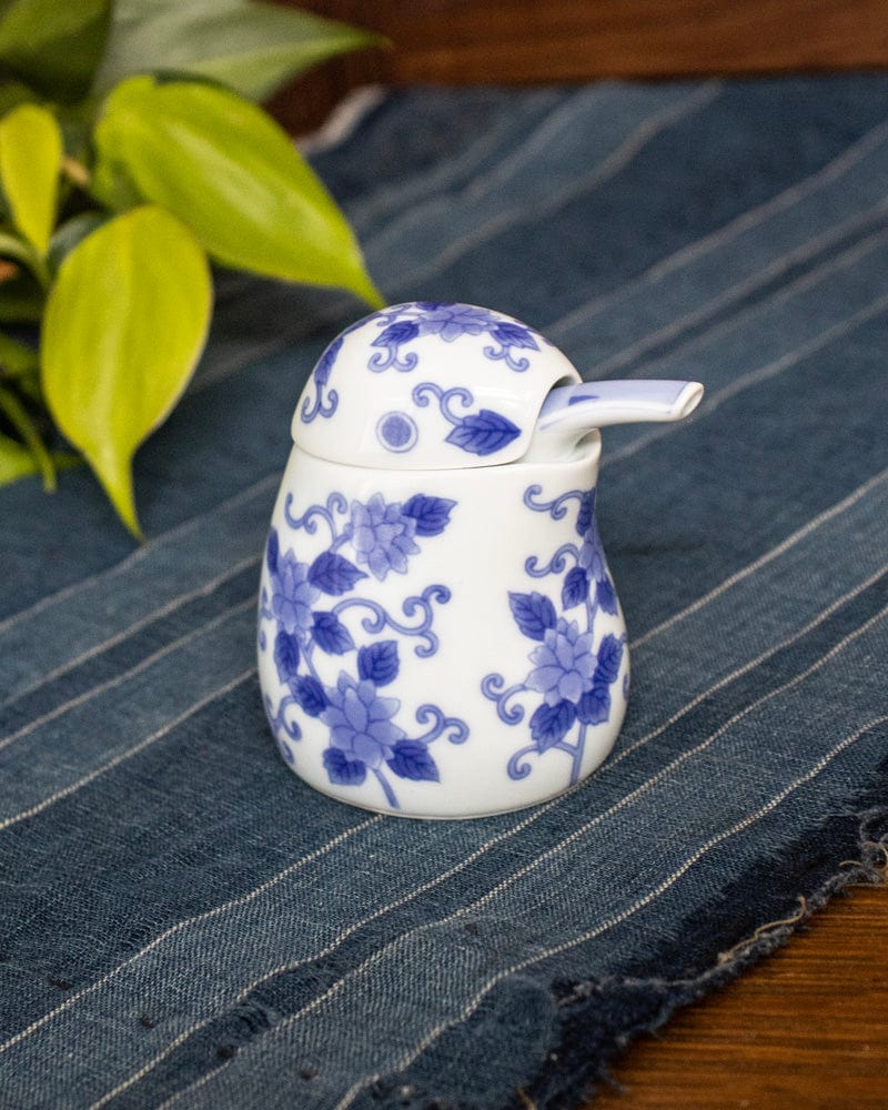 Kouraku Kiln Soy Sauce Dispenser, Small Blue Sometsuke Karakusa Kawasemi