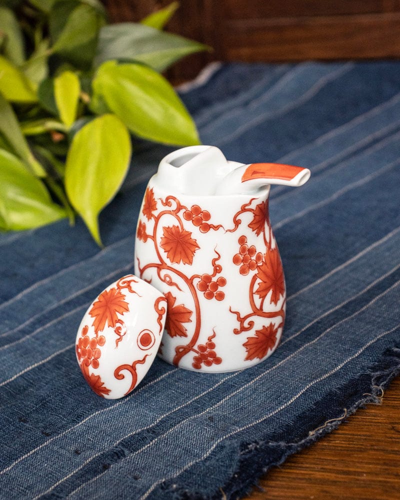 Kouraku Kiln Soy Sauce Dispenser, Large Red Sometsuke Karakusa Kawasemi
