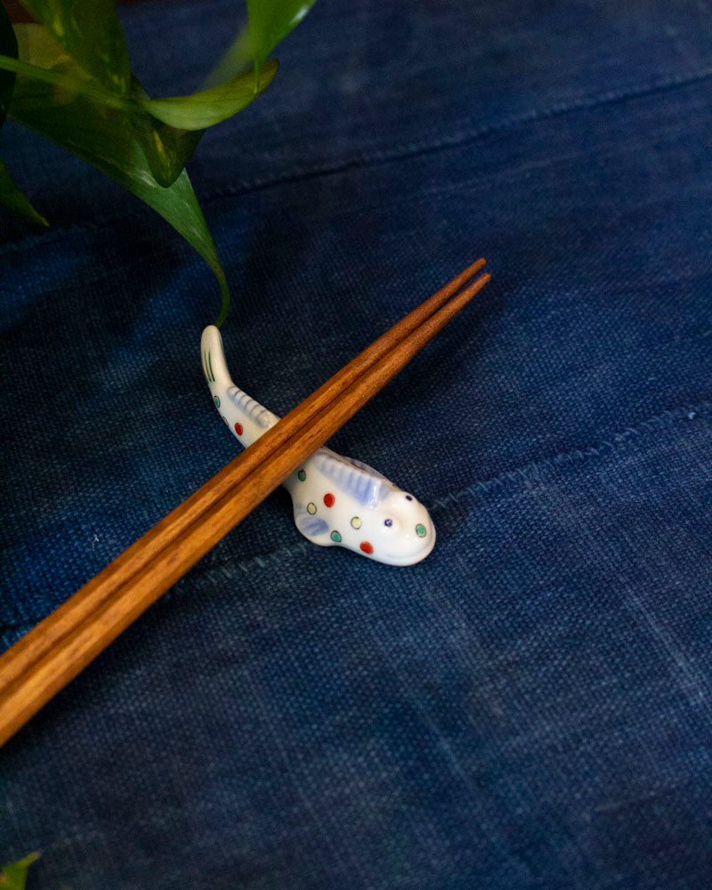 Kouraku Kiln Chopstick Rest, Spotted Fish