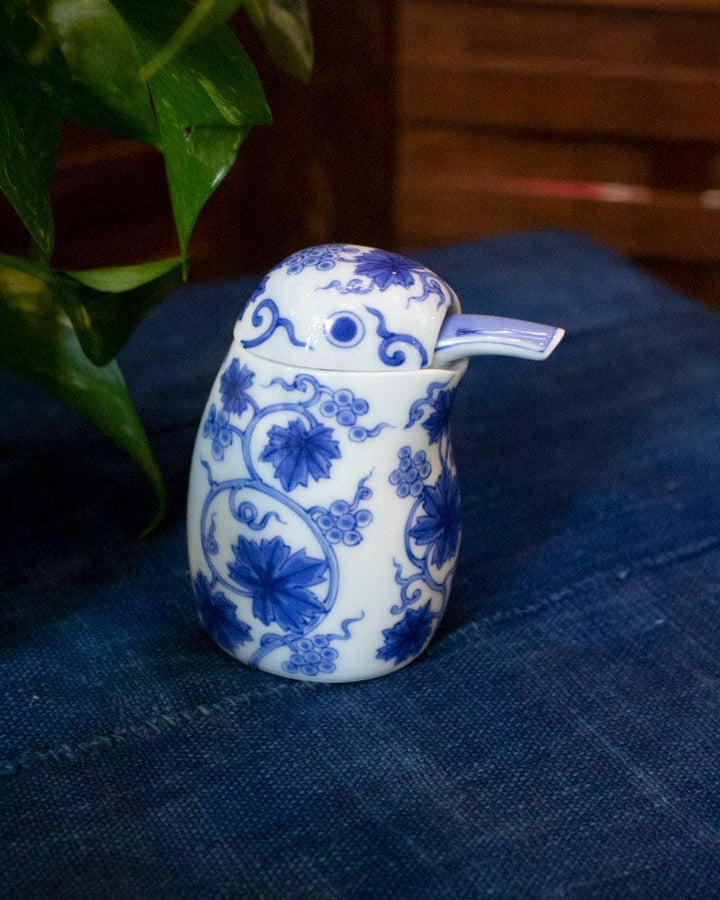 Kouraku Kiln Soy Sauce Dispenser, Large Blue Sometsuke Karakusa Kawasemi