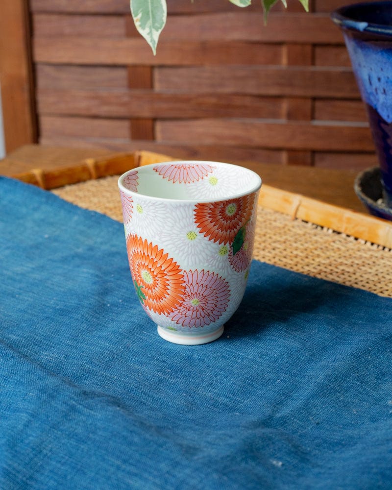 Kouraku Kiln Teacup, Chrysanthemum