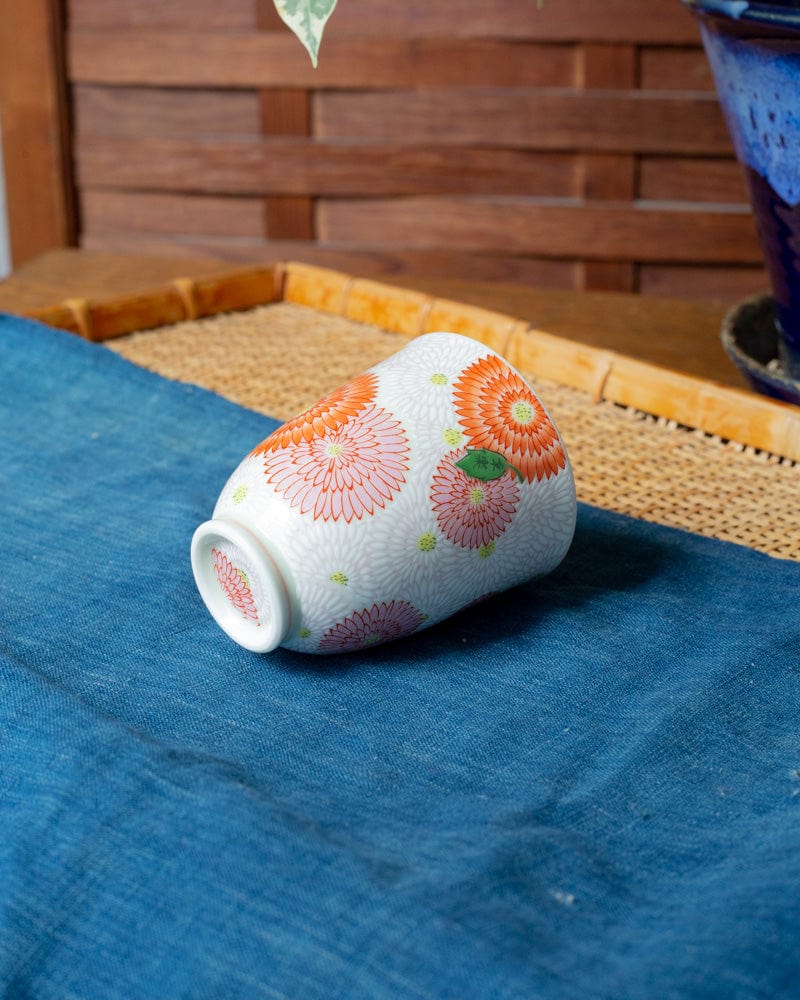 Kouraku Kiln Teacup, Chrysanthemum
