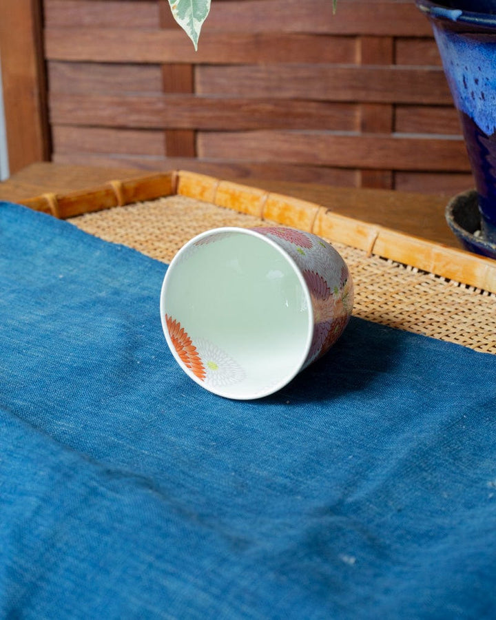 Kouraku Kiln Teacup, Chrysanthemum