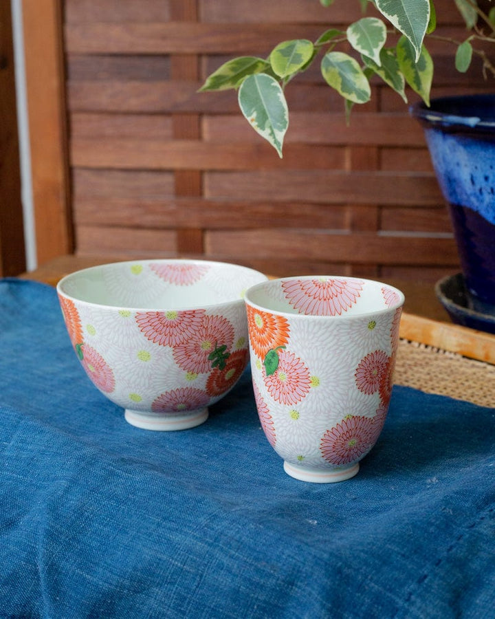 Kouraku Kiln Teacup, Chrysanthemum