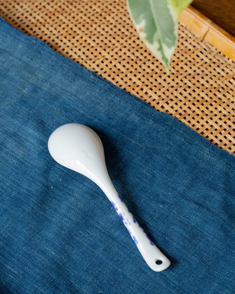 Kouraku Kiln Spoon, Porcelain Blue Karakusa