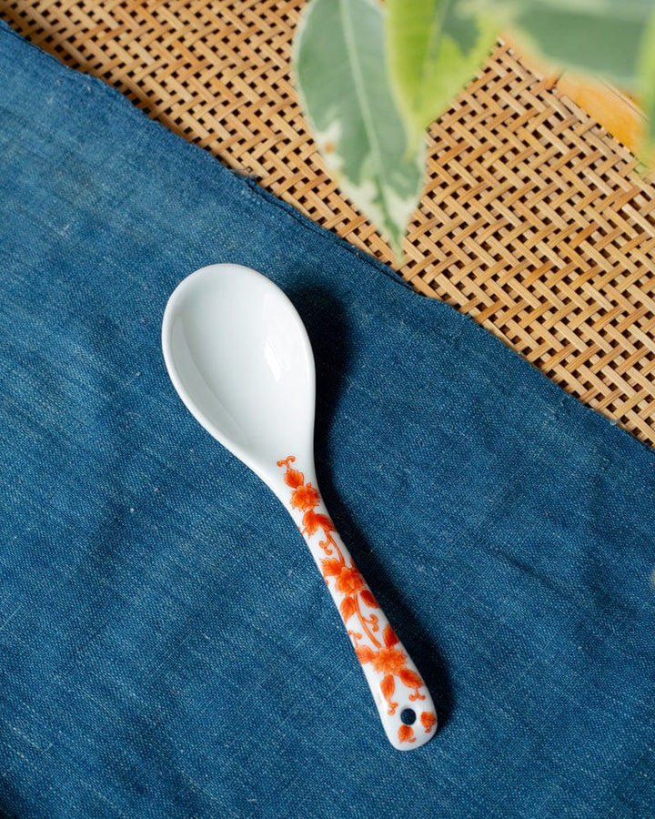 Kouraku Kiln Spoon, Porcelain Red Karakusa