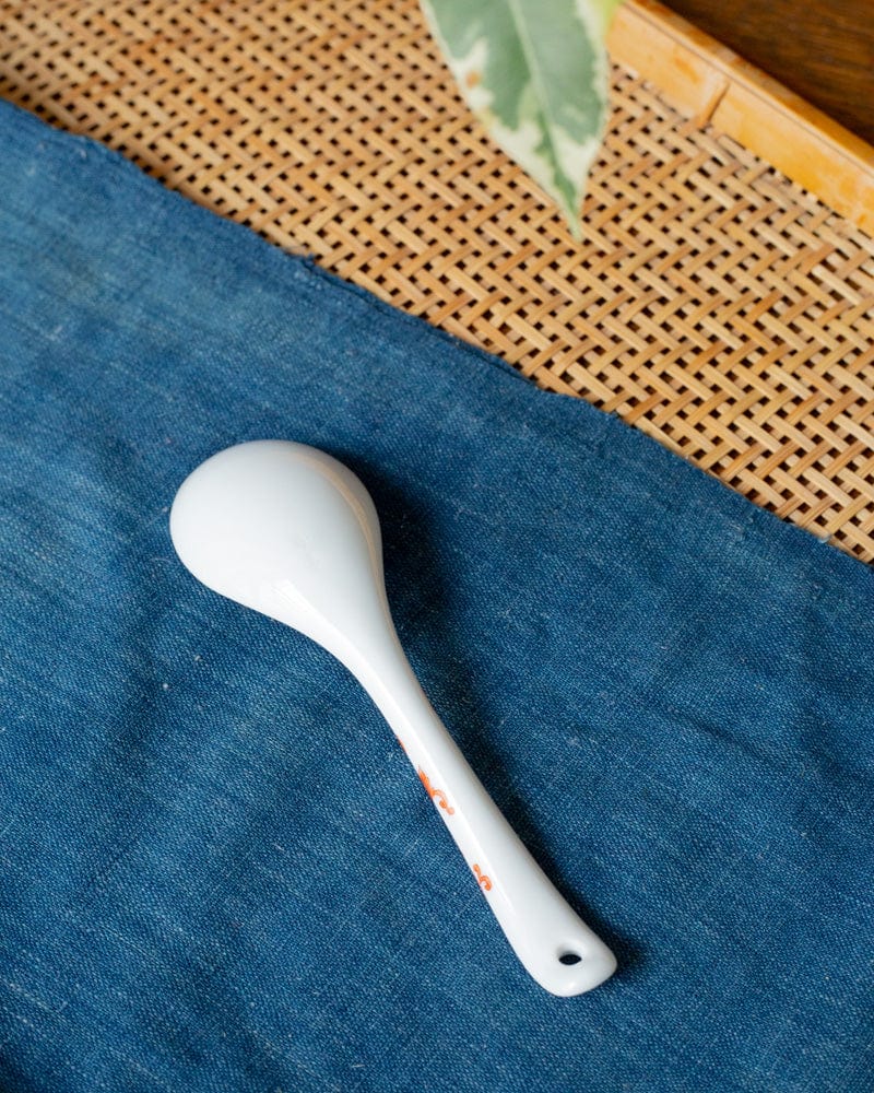 Kouraku Kiln Spoon, Porcelain Red Karakusa