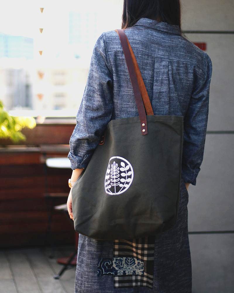 Kiriko Original Large Tote Bag, Canvas, Olive Logo