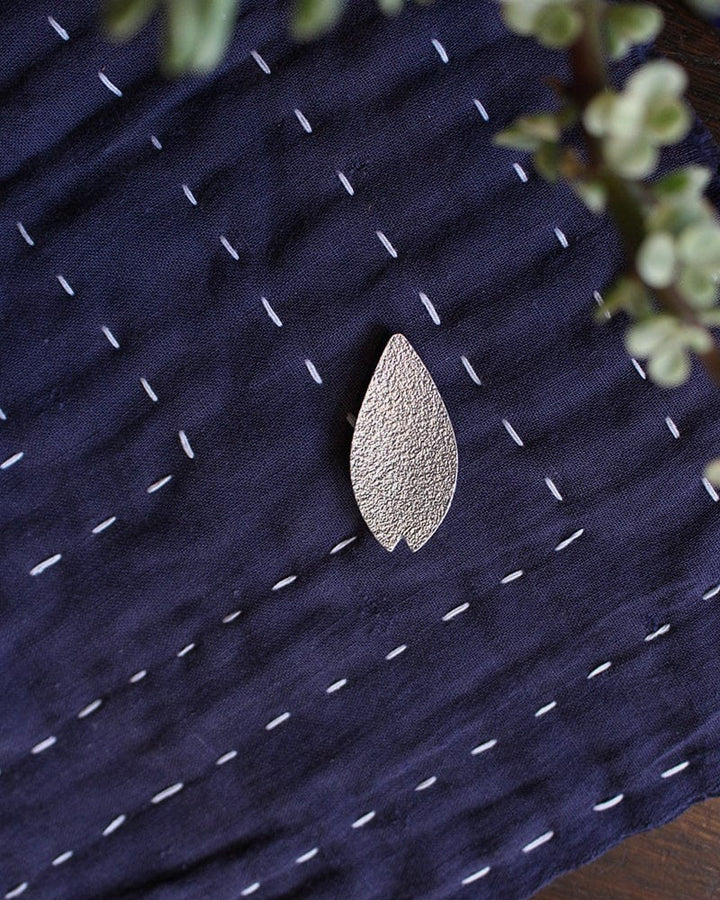 Hakuhodo Chopstick Rest Piece, Single Sakura Petal