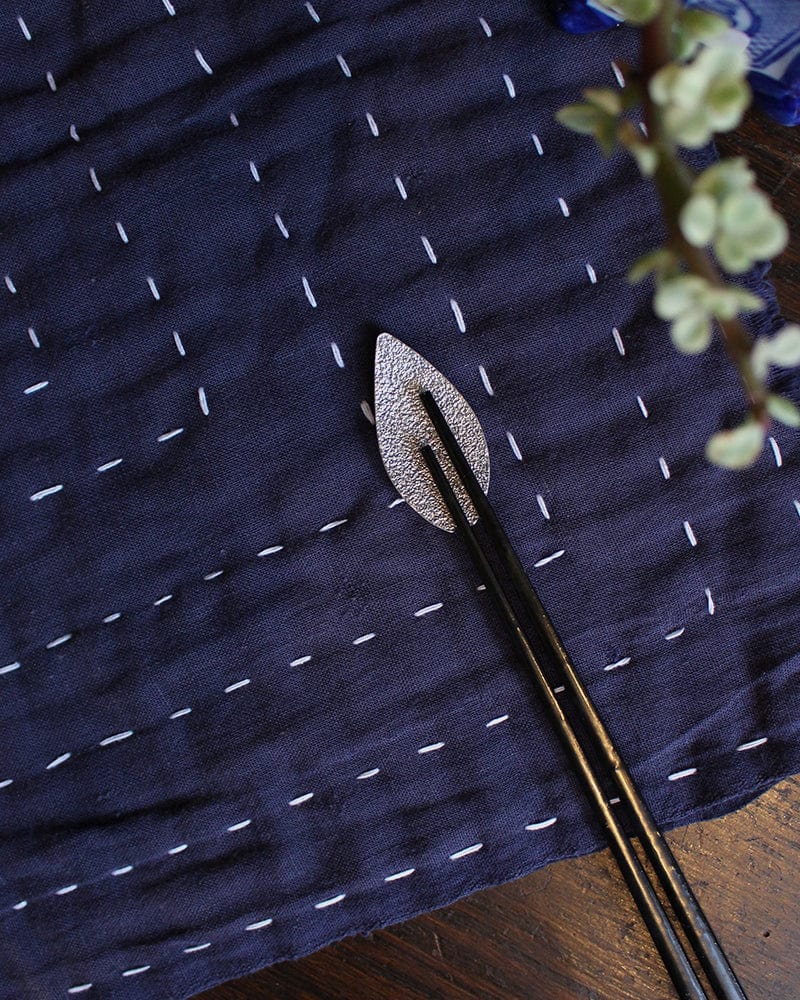 Hakuhodo Chopstick Rest Piece, Single Sakura Petal