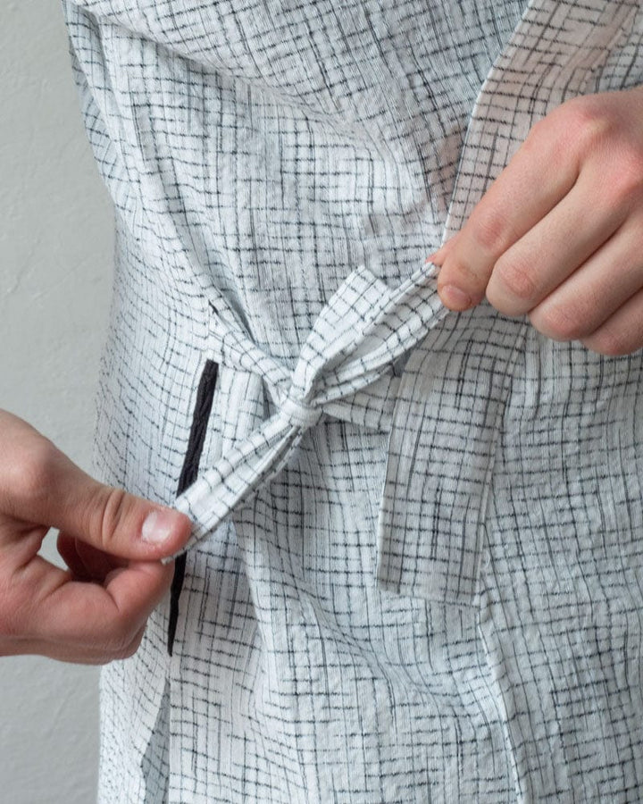 ToK Jinbei Set, Chijimi Weave, White with Faded Black Grid
